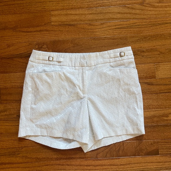 WHITE DRESS SHORTS - Picture 1 of 2
